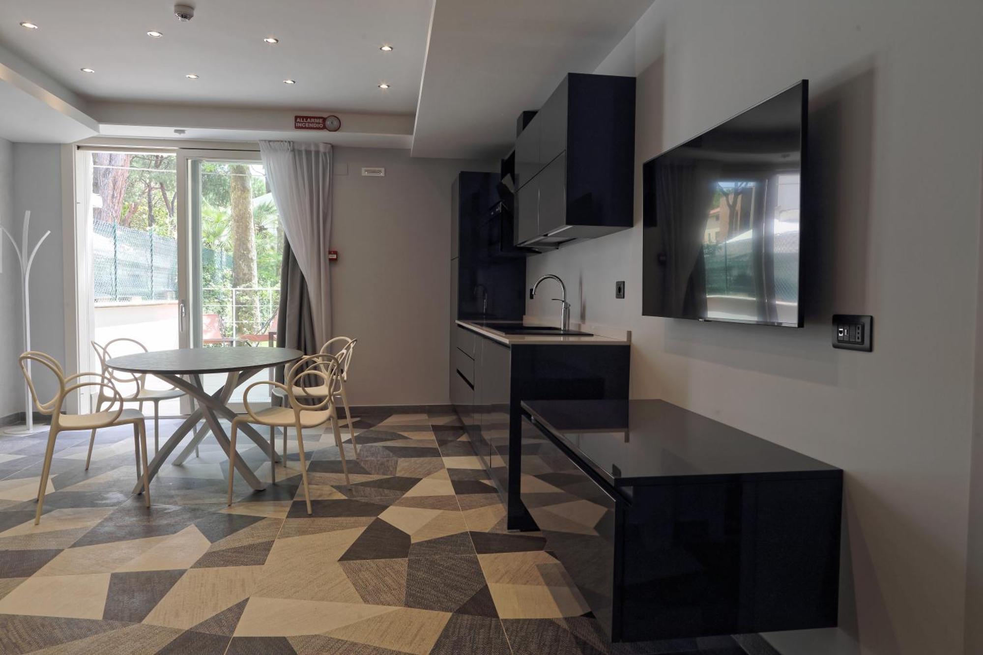 Elegance Riccione Aparthotel Стая снимка